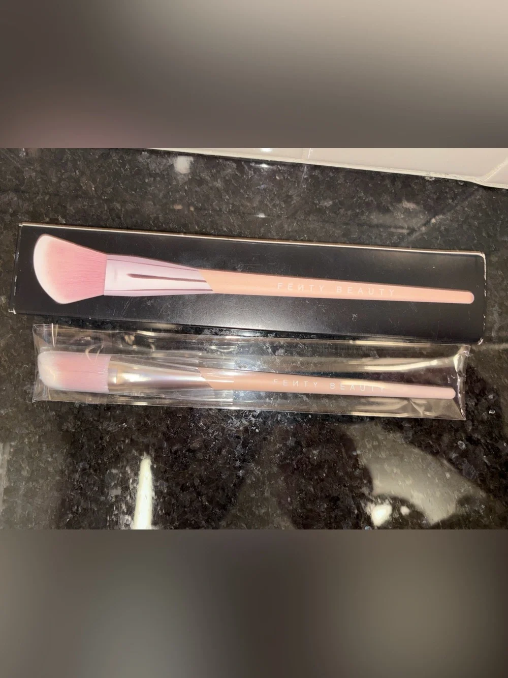 Fenty Beauty - The Blush Brush 155 - New in Box